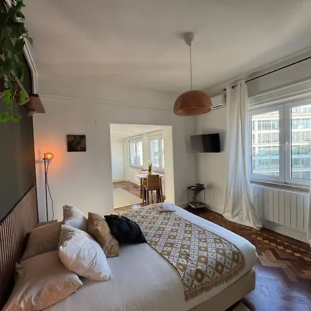 Premium Saldanha Espacosa, Com Ar-condicionado, Tv E Banheiro Privativo Apartment *