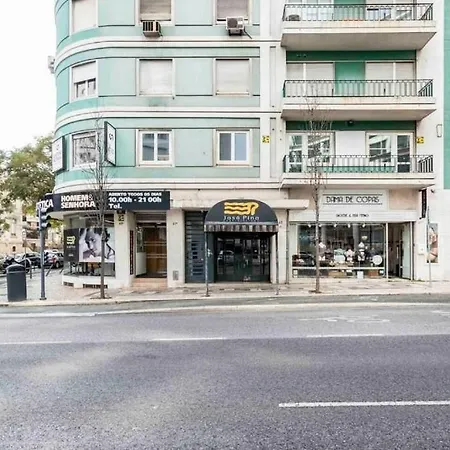 Premium Saldanha Espacosa, Com Ar-condicionado, Tv E Banheiro Privativo * Lisbon
