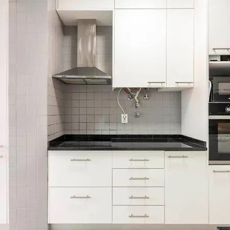 Premium Saldanha Espacosa, Com Ar-condicionado, Tv E Banheiro Privativo Apartment *